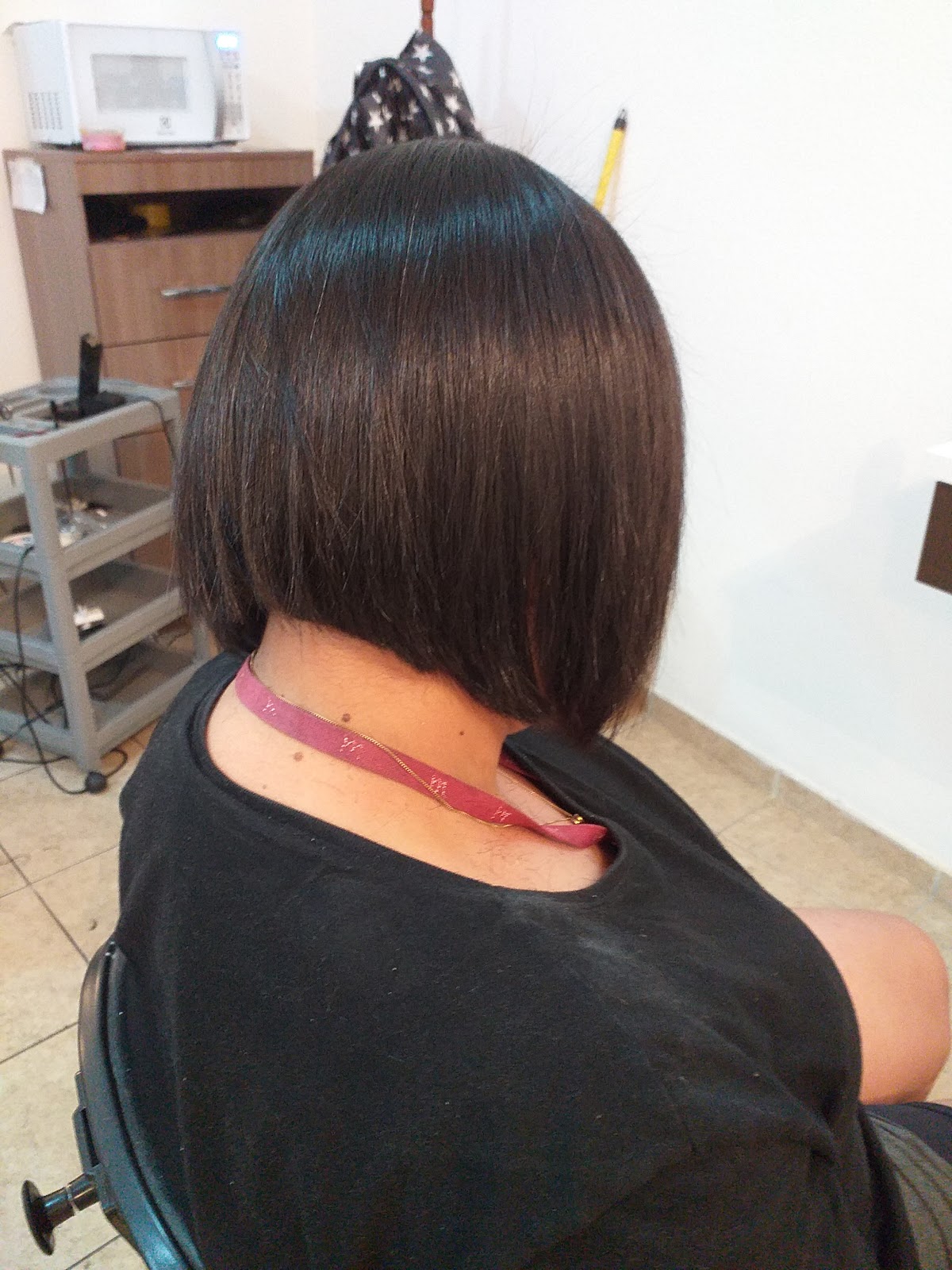 Corte bob liso visto de trás, feito no Salão Arcelino